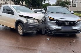 Acidente entre Honda HR-V e Saveiro no é registrado debaixo de chuva no Centro