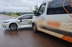 Van e Corolla se envolvem acidente de trânsito com vítima no Tropical III