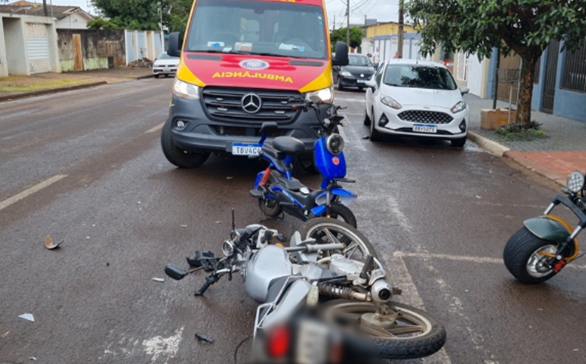 Acidente entre moto e scooter elétrica deixa dois feridos em Cascavel