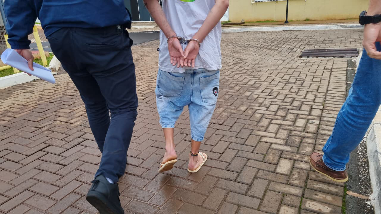 Adolescente é apreendido por tráfico de drogas no bairro Morumbi, em Cascavel