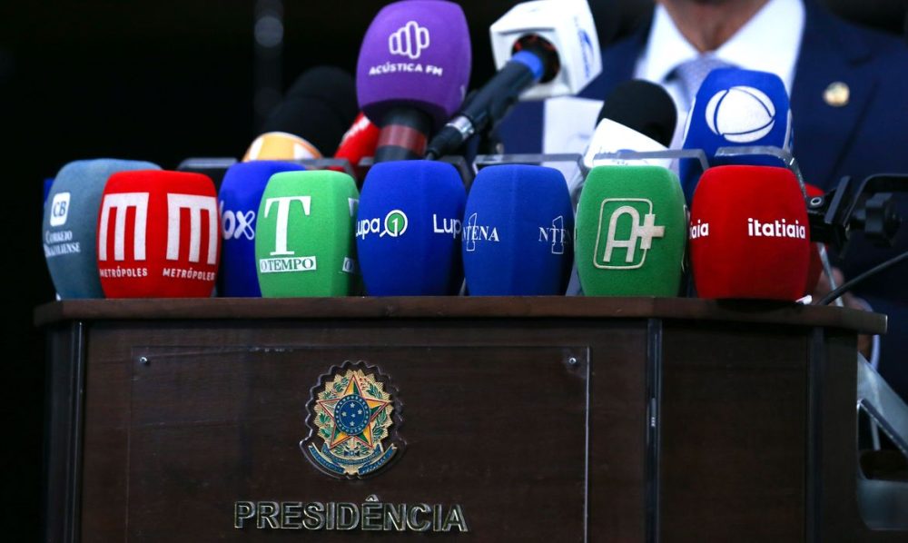 Jornalistas sofreram mais de 14 mil ataques no 1º turno das eleições Imagem referente a Jornalistas sofreram mais de 14 mil ataques no 1º turno das eleições