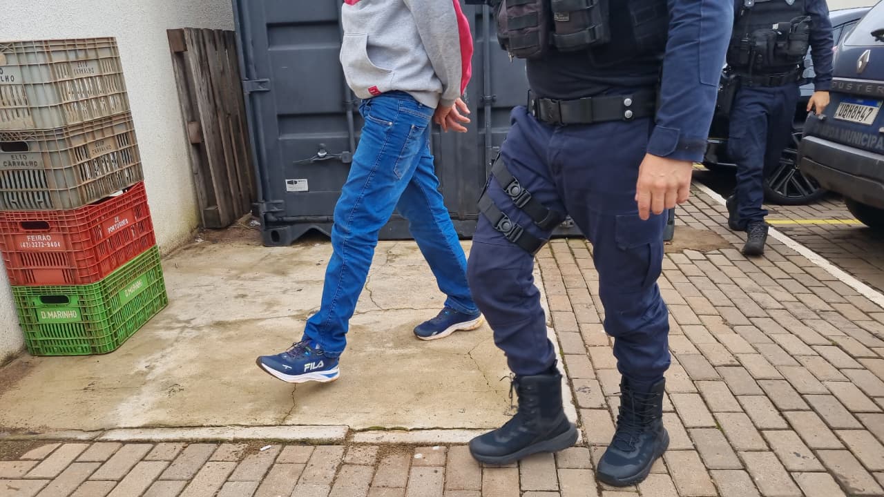 Homem é preso após caso de violência doméstica no Riviera