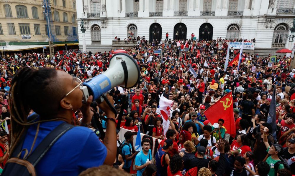 Imagem referente a Estudantes fazem atos pelo país em apoio a Lula