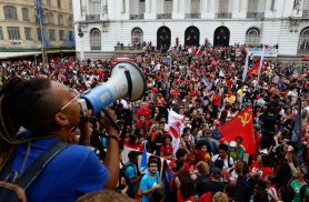 Estudantes fazem atos pelo país em apoio a Lula