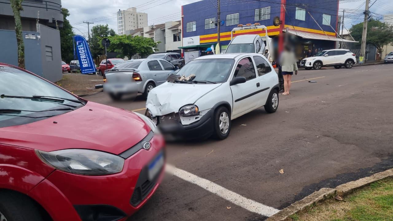 Acidente entre Celta e Corsa é registrado no Cancelli