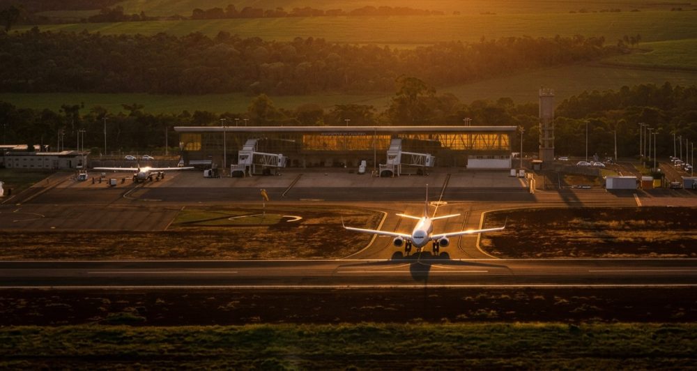 Imagem referente a Aeroporto de Cascavel recebe liberação para pouso e decolagem em pista molhada