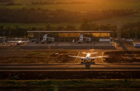 Aeroporto de Cascavel recebe liberação para pouso e decolagem em pista molhada