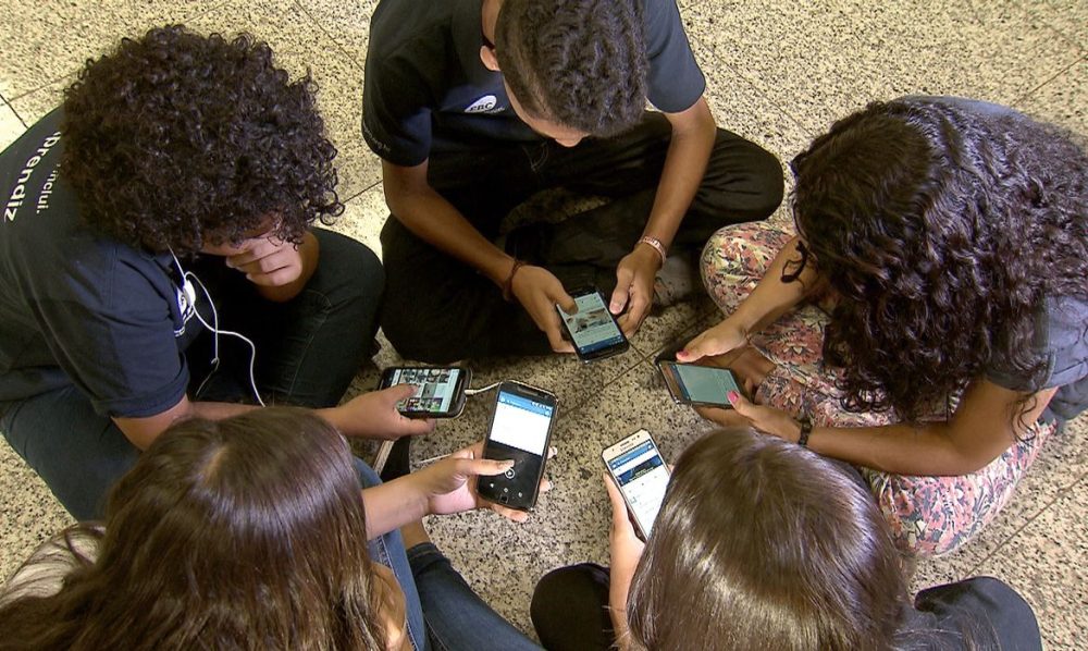 Imagem referente a Pesquisa mostra que 82% são contra crianças de até 3 anos com celular