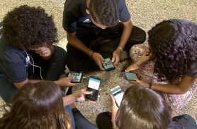 Pesquisa mostra que 82% são contra crianças de até 3 anos com celular