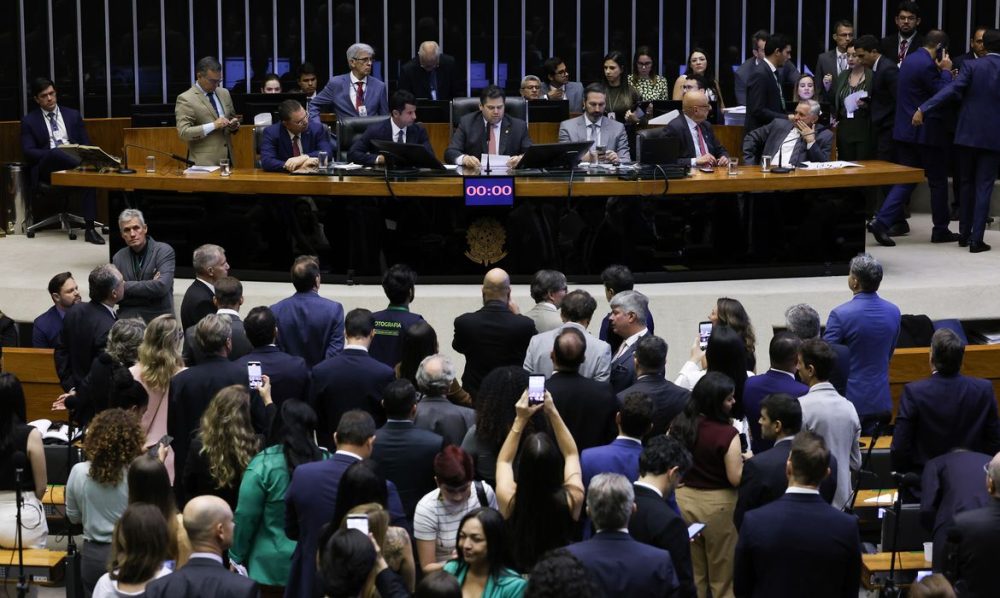 Alcolumbre marca votação da PEC pelo fim da 6x1 para quarta-feira Imagem referente a Alcolumbre marca votação da PEC pelo fim da 6x1 para quarta-feira