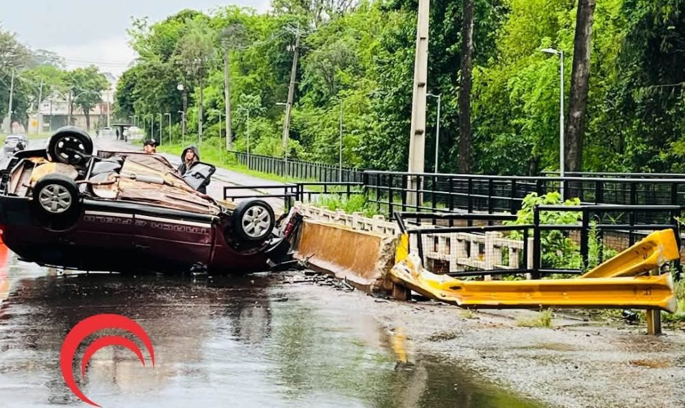 Imagem referente a Passageiro morre e motorista fica ferido após carro bater em ponte em Foz do Iguaçu