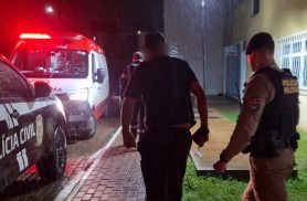 Homem armado com faca procura delegacia e é encaminhado para atendimento médico em Cascavel