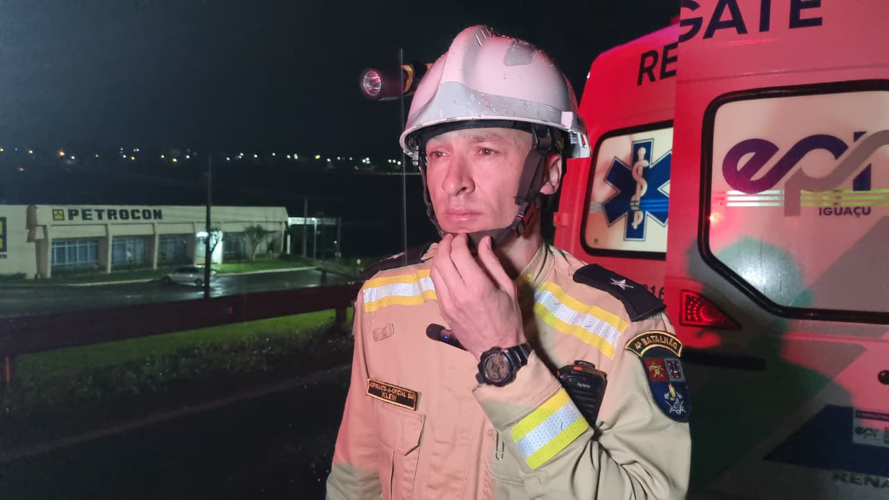 Aspirante do Corpo de Bombeiros explica dinâmica de acidente com três veículos na BR-277, em Cascavel