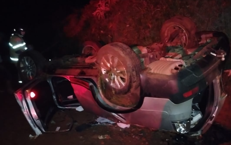 Dois homens ficam feridos após capotamento na BR-280, em Marmeleiro Imagem referente a Dois homens ficam feridos após capotamento na BR-280, em Marmeleiro