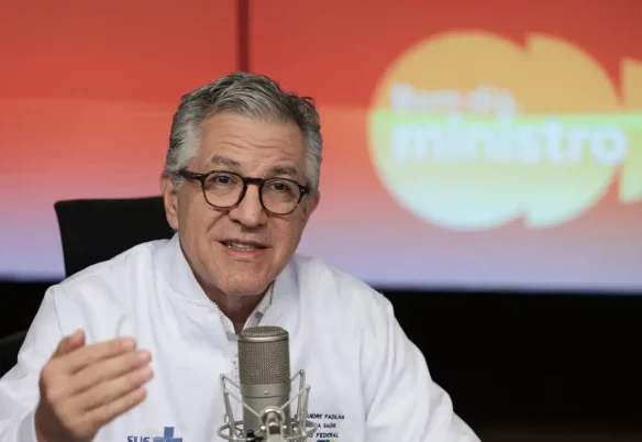 PF desmente Veja; Padilha aciona Justiça sobre fake news contra Lula