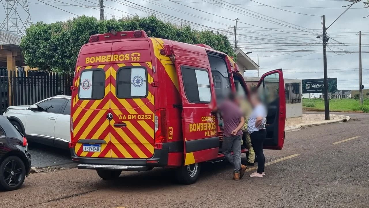 Homem cai de telhado ao realizar manutenção e é socorrido pelo Siate