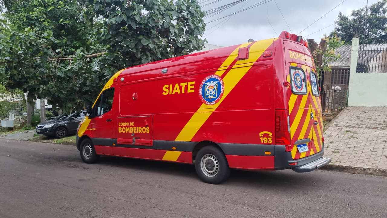 Idoso bate a cabeça ao cair de escada e recebe atendimento no Alto Alegre