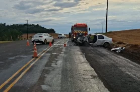 Mulher morre após colisão frontal entre carros na PR-281, em Dois Vizinhos