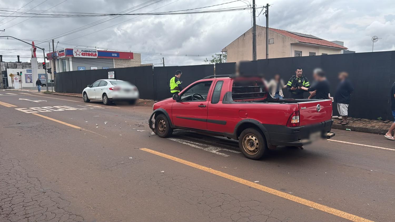 Strada bate contra traseira de Fluence em acidente na Rua Manaus