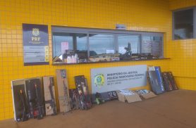 Motorista é preso após ser flagrado com carro recheado de produtos ilegais em Cascavel