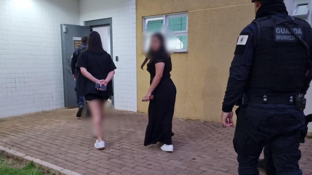 Perturbação de sossego termina com duas mulheres presas