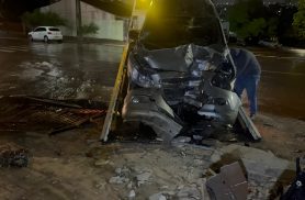 Motorista derruba muro após acidente no Santa Cruz