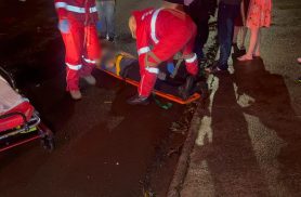 Adolescente de moto elétrica é vítima de acidente na Avenida Tito Muffato