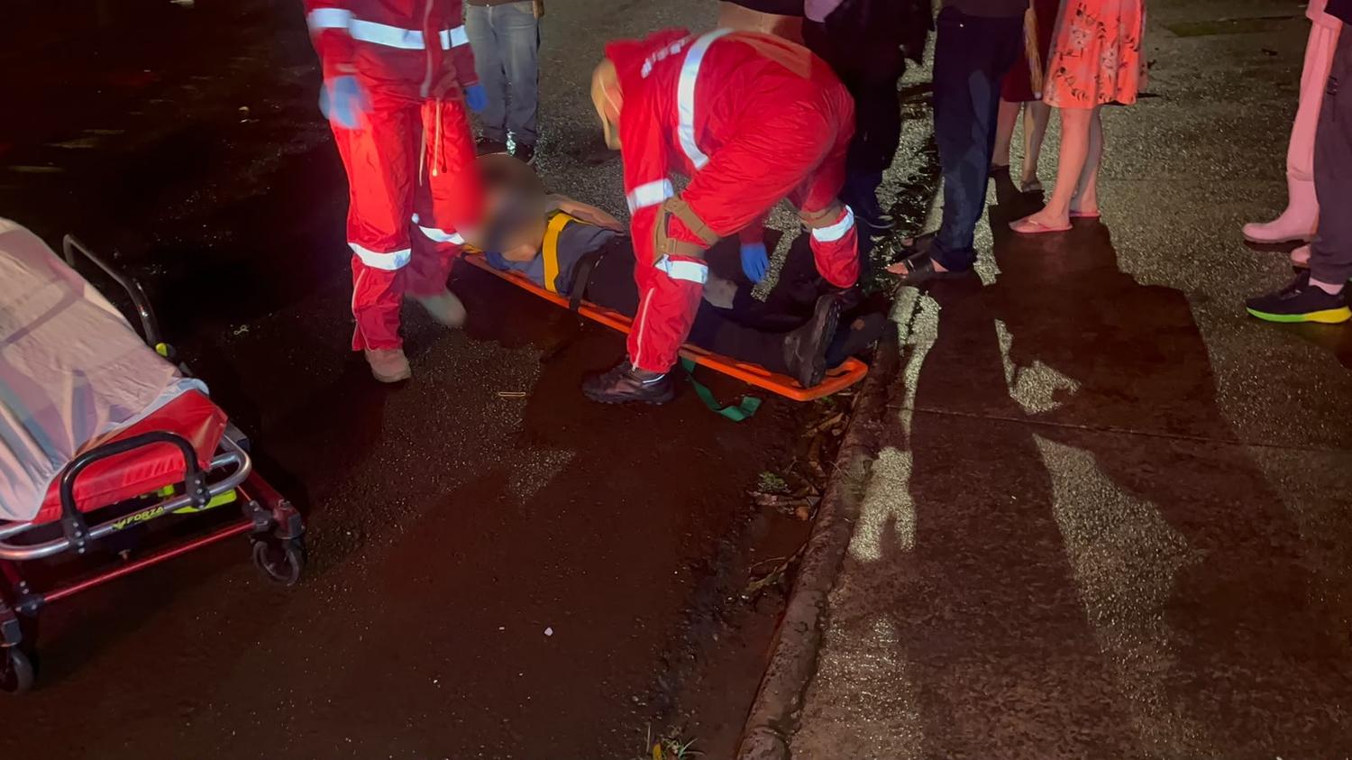 Adolescente de moto elétrica é vítima de acidente na Avenida Tito Muffato
