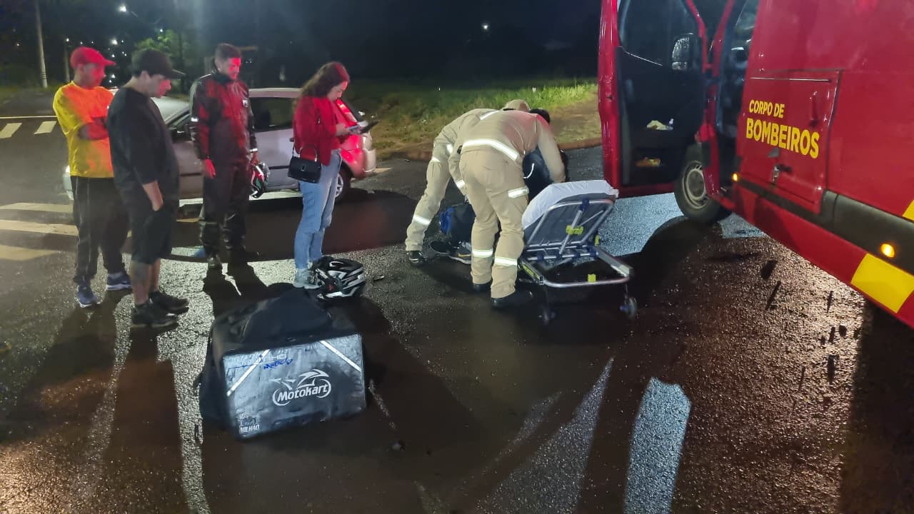 Motociclista fica ferido após colisão com Agile na Rua Adolfo Garcia, no Brasmadeira