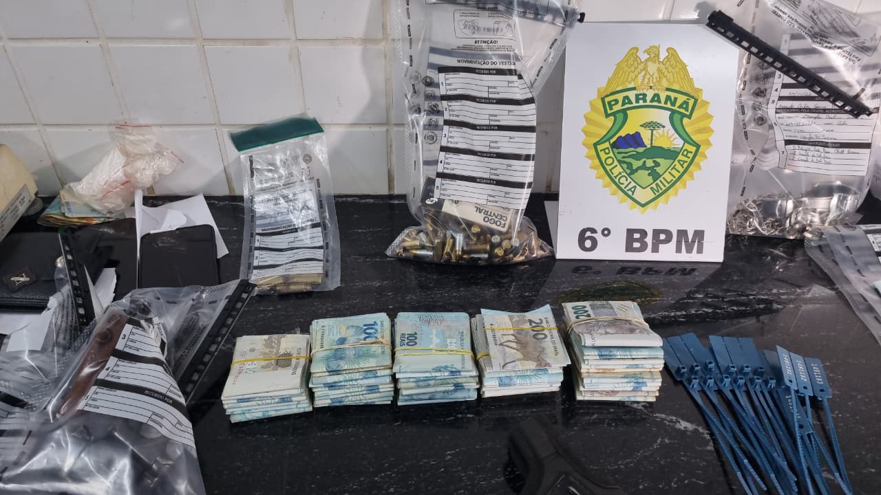 PM intercepta Astra e apreende armas, drogas e R$ 50 mil após roubo no São Cristóvão