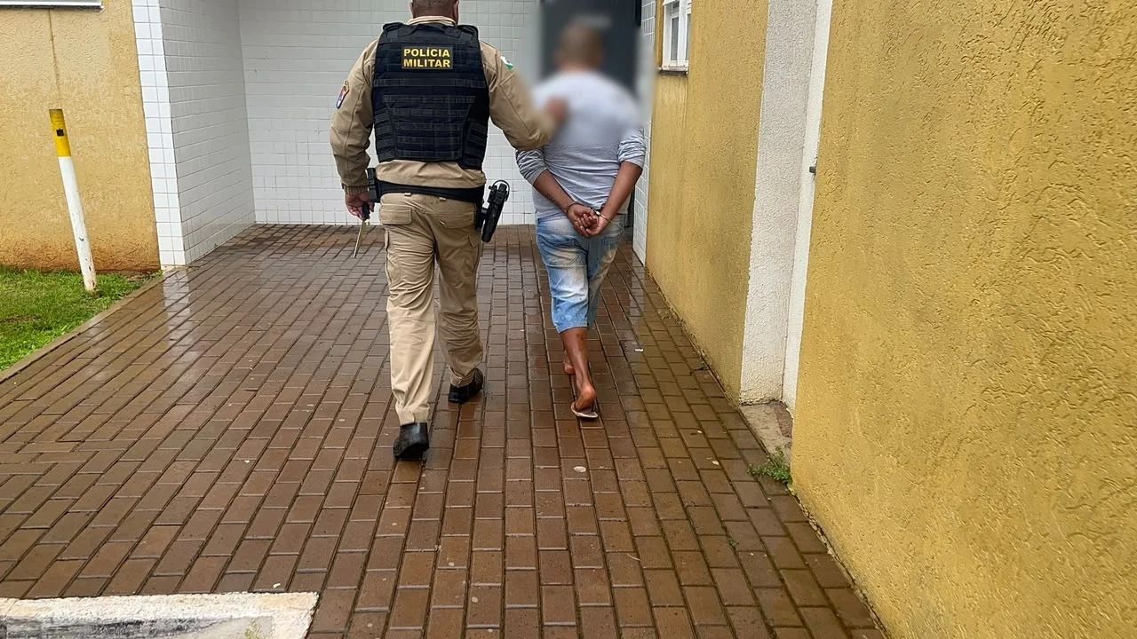 Jovem de 28 anos é detido após ameaçar a mãe no bairro Nova Cidade