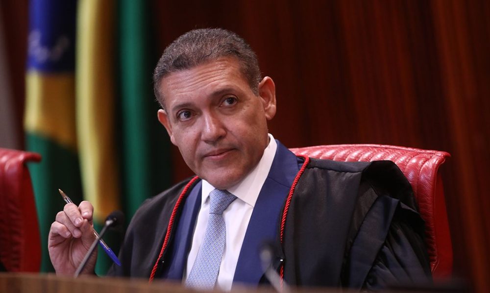 Imagem referente a Kassio atende Flávio e suspende propaganda do PT que cita caso Master