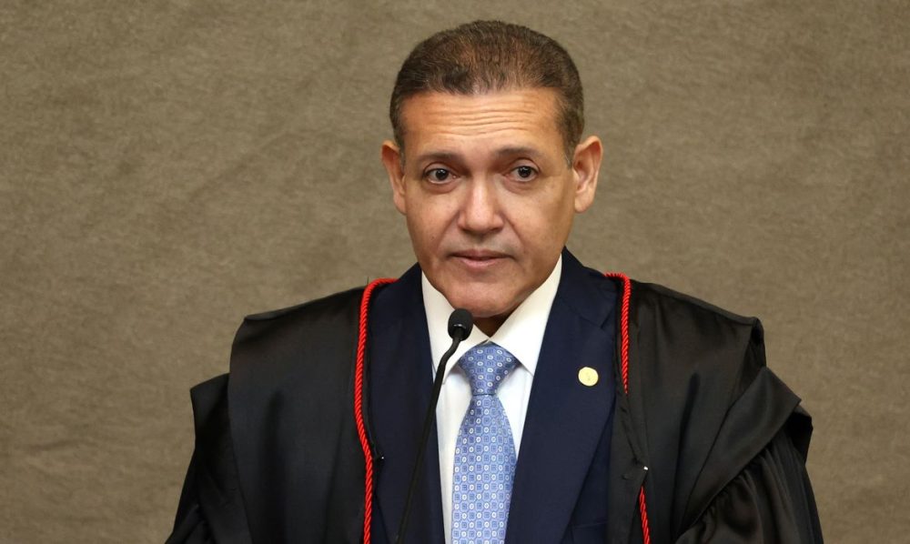 TSE atende Flávio e manda suspender canal do whatsapp Exército do Lula Imagem referente a TSE atende Flávio e manda suspender canal do whatsapp Exército do Lula
