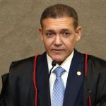 Imagem relativa a TSE atende Flávio e manda suspender canal do whatsapp Exército do Lula