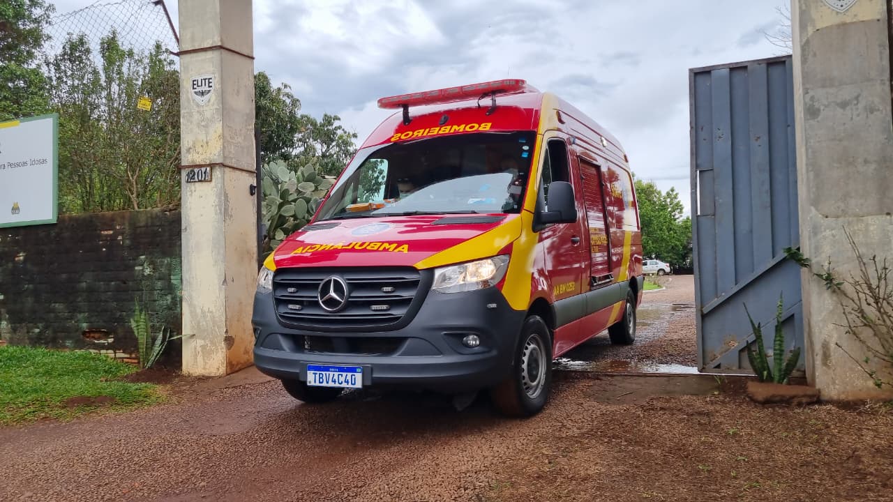 Idoso sofre queda e é socorrido pelo Siate em casa de acolhimento no Santa Felicidade
