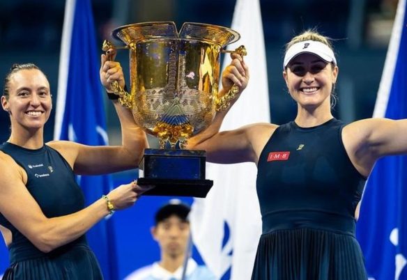 Dupla de Stefani fatura WTA 1000 de Pequim, o 5º título na temporada