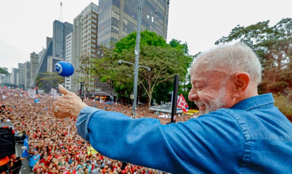 Ato pela reeleição de Lula leva milhares à Avenida Paulista Imagem referente a Ato pela reeleição de Lula leva milhares à Avenida Paulista