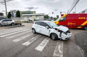 Susto! Acidente entre dois carros deixa três pessoas feridas