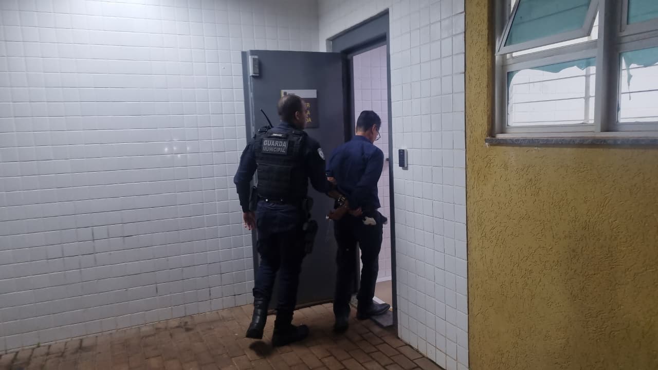 Homem é preso após recusar bafômetro durante abordagem da Transitar em Cascavel