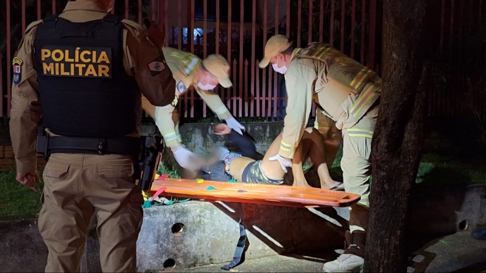 Imagem referente a Médico do SIATE e PM são acionados para atender mulher ferida por faca no bairro Tarumã