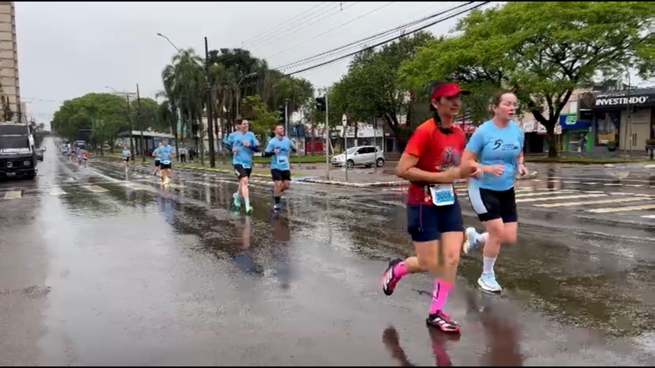 Corrida da Fé reúne centenas de participantes em Cascavel mesmo com chuva