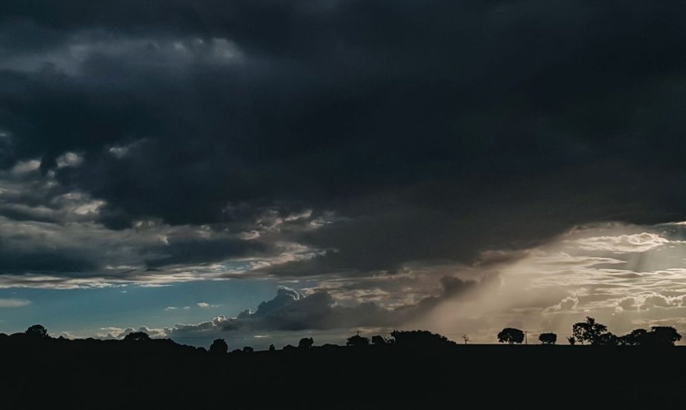 Imagem referente a Feriado tem alerta para tempestades em quase todo o país