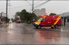 Mulher de 75 anos fica ferida após sofrer queda dentro de casa em Cascavel