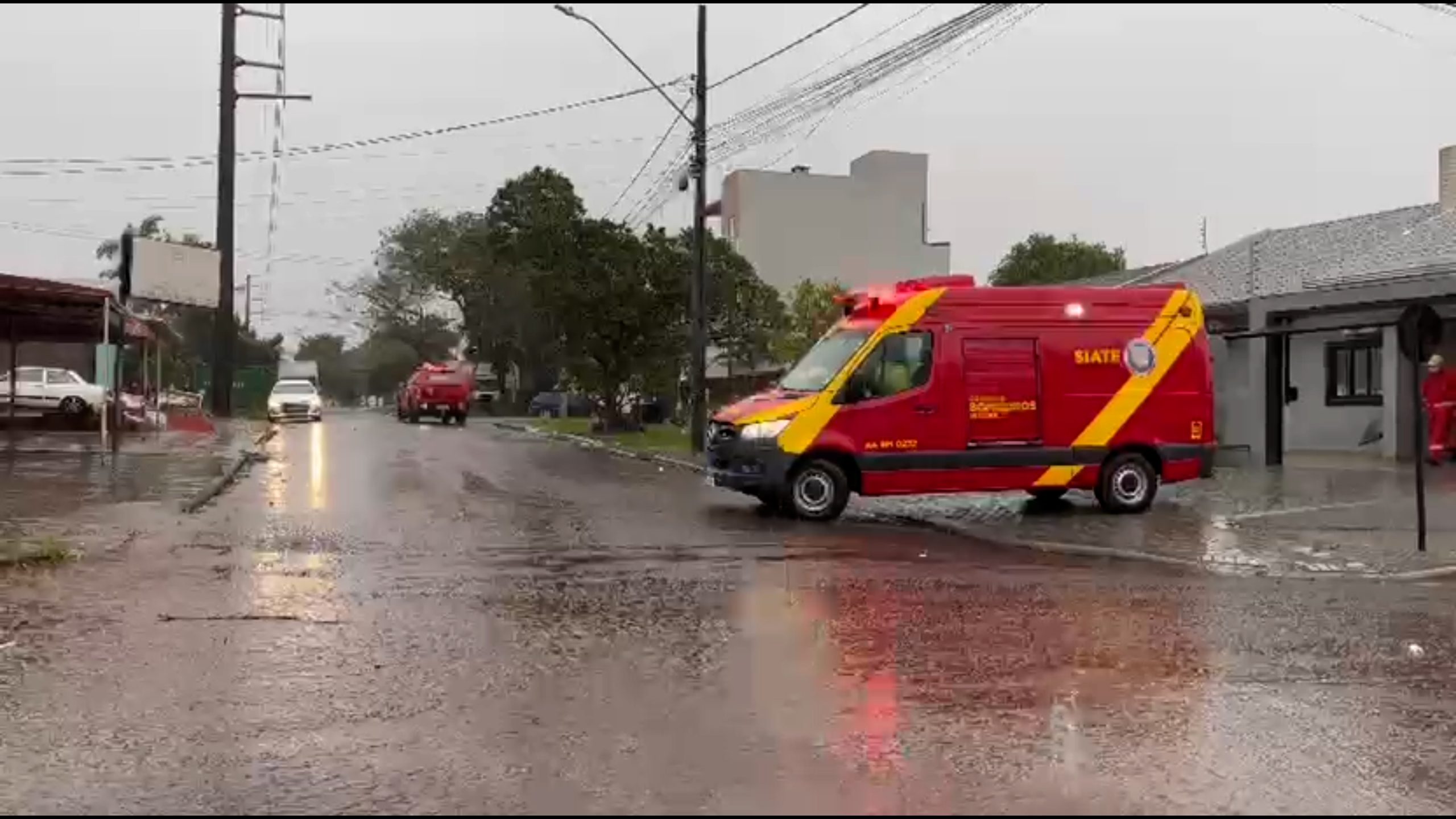 Mulher de 75 anos fica ferida após sofrer queda dentro de casa em Cascavel