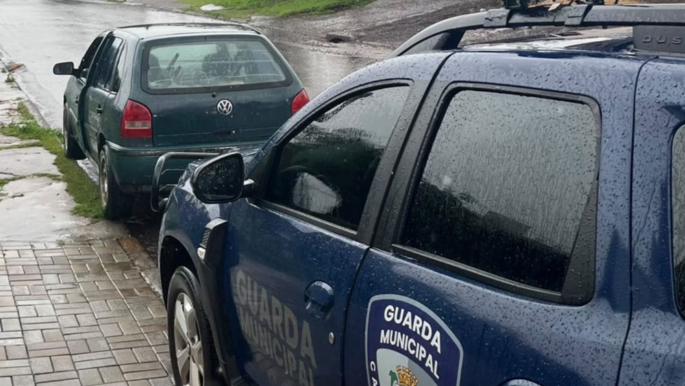 Imagem referente a Veículo furtado é encontrado abandonado pela Guarda Municipal no Bairro Santa Cruz, em Cascavel