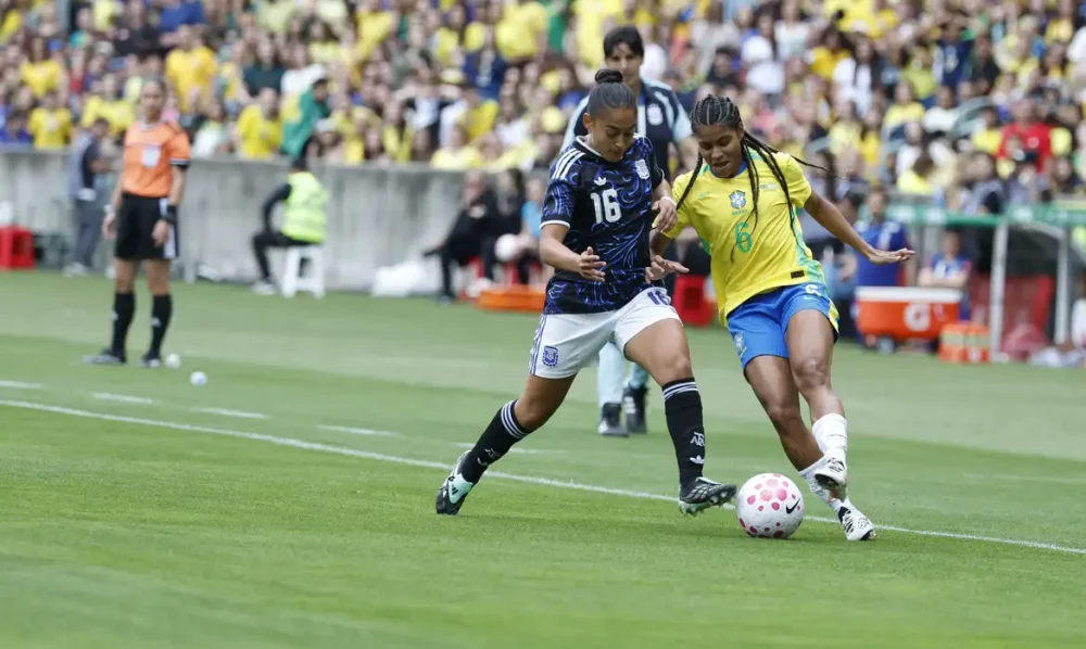 Imagem referente a Após cortes, seleção feminina chega a Recife para encarar Argentina