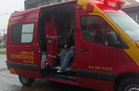 Jovem de 19 anos fica ferida após cair de Honda CG na Avenida Brasil