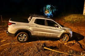 Chuva causa problemas no interior de Cascavel e mobiliza máquinas na região do Lago Azul