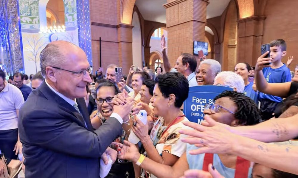 Imagem referente a Em Aparecida, Alckmin pede isenção da Justiça Eleitoral