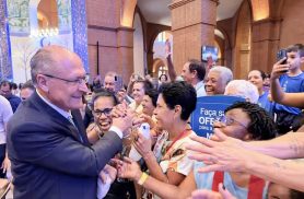 Em Aparecida, Alckmin pede isenção da Justiça Eleitoral